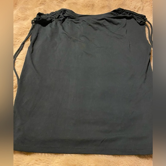 Revamped black tee with pull strings on shoulders - Picture 2 of 7